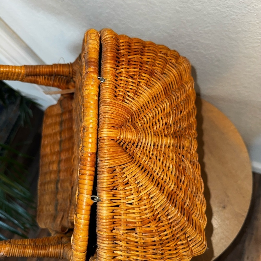 Vintage Brown Wicker Picnic Garden Harvest Basket Decorative Green Accents - Picture 8 of 11
